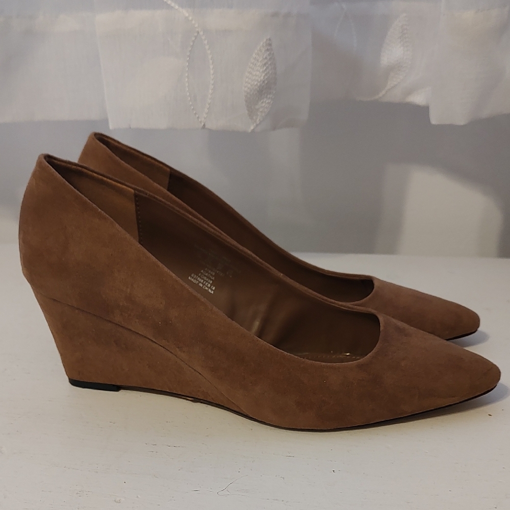 Simply Styled Tan Wedge Shoes